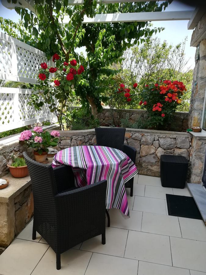 Apartment Neno - Terrace & Parking Veli Lošinj Exterior foto